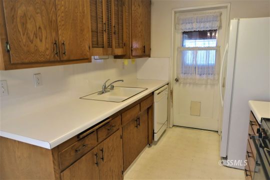 259 Sierra Vista Street Ridgecrest, CA 93555 - Photo 8 of 29
