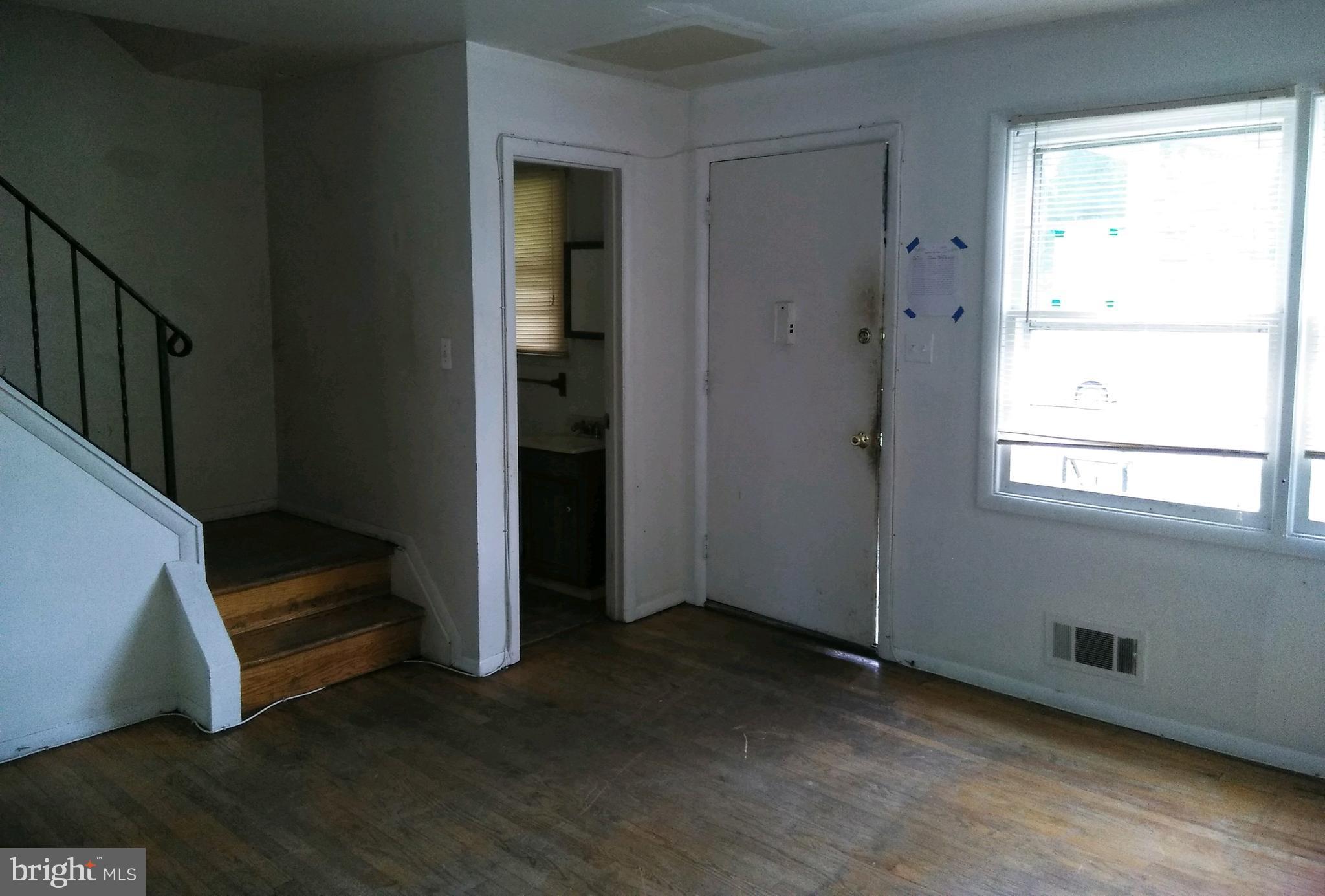 4371 Crest Heights Road Baltimore, MD 21215 - Photo 2 of 15 Living Room