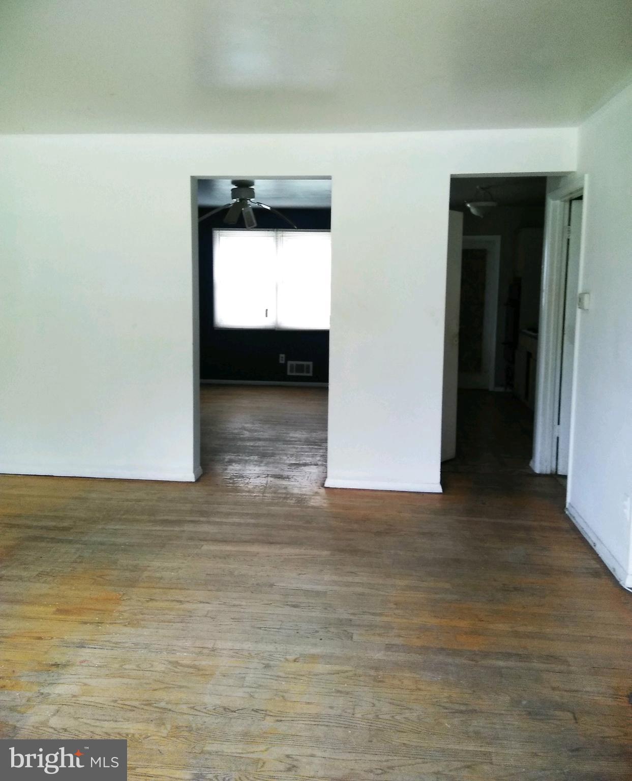4371 Crest Heights Road Baltimore, MD 21215 - Photo 4 of 15 Living Room