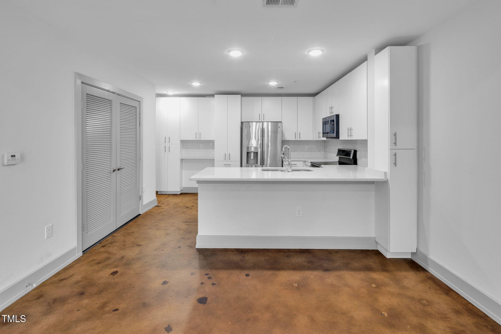 1300 St Marys Street, Unit 402 Raleigh, NC 27605 - Photo 14 of 33 18-web-or-mls-DX3A1472