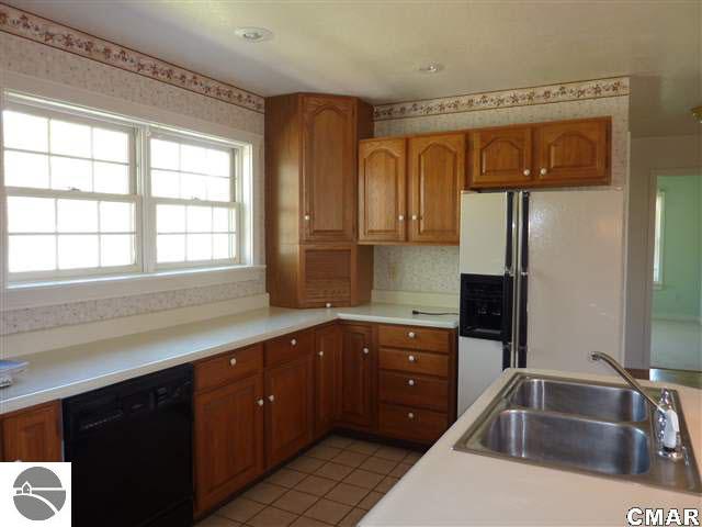 8757 Duncan Road Clare, MI 48617 - Photo 4 of 17 1772158-3.JPG