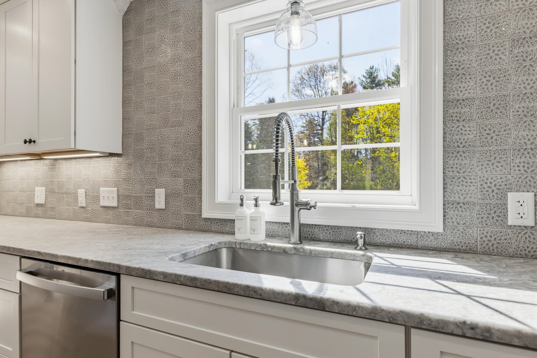 8 Lilac Way Stratham, NH 03885 - Photo 11 of 53