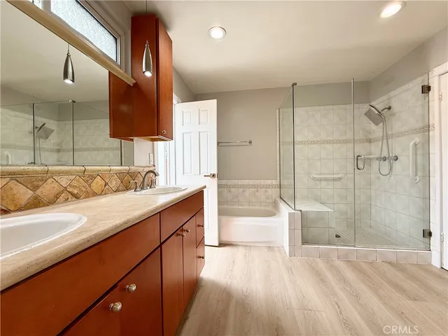 $8,900 | 24204 Calvert Street, Woodland Hills, CA 91367