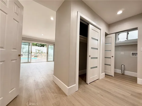 $7,800 | 24204 Calvert Street, Woodland Hills, CA 91367