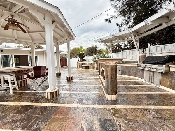 $7,800 | 24204 Calvert Street, Woodland Hills, CA 91367