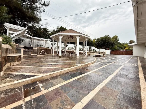 $7,800 | 24204 Calvert Street, Woodland Hills, CA 91367