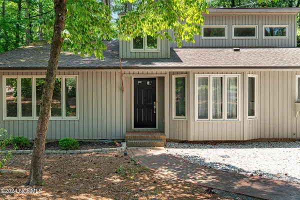 $2,100 | 618 Chelsea Drive, Sanford, NC 27332