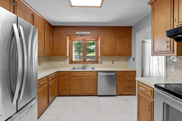 $2,100 | 618 Chelsea Drive, Sanford, NC 27332