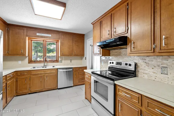 $2,100 | 618 Chelsea Drive, Sanford, NC 27332