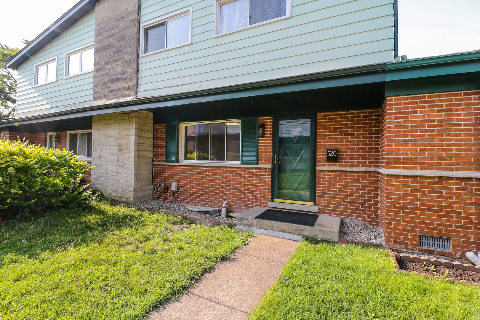 520 Glendale Road Glenview, IL 60025 - Photo 1 of 19