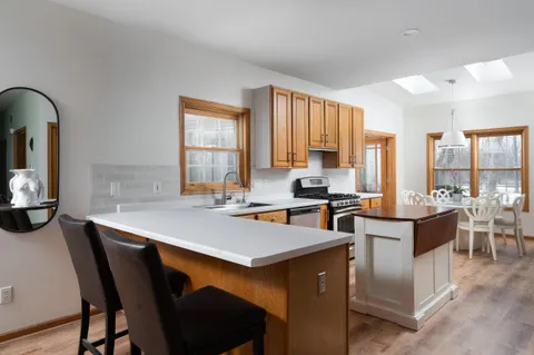 $779,900 | 13737 North Lake Shore Drive, Mequon, WI 53097