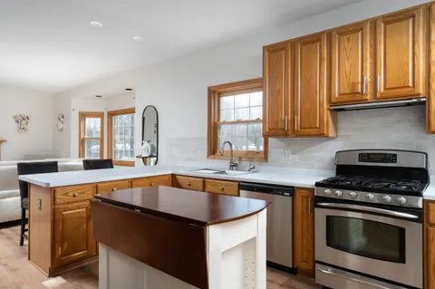 $779,900 | 13737 North Lake Shore Drive, Mequon, WI 53097