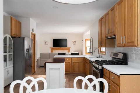 $779,900 | 13737 North Lake Shore Drive, Mequon, WI 53097