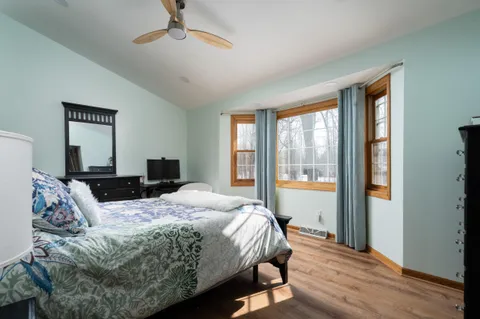 $779,900 | 13737 North Lake Shore Drive, Mequon, WI 53097