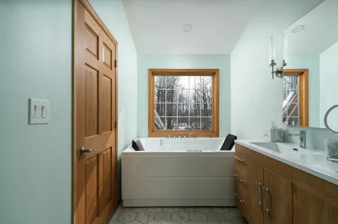 $779,900 | 13737 North Lake Shore Drive, Mequon, WI 53097