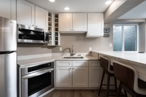 $779,900 | 13737 North Lake Shore Drive, Mequon, WI 53097