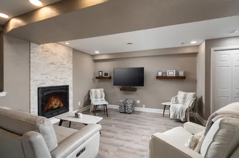 $779,900 | 13737 North Lake Shore Drive, Mequon, WI 53097