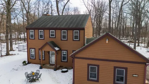 $779,900 | 13737 North Lake Shore Drive, Mequon, WI 53097