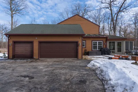 $779,900 | 13737 North Lake Shore Drive, Mequon, WI 53097