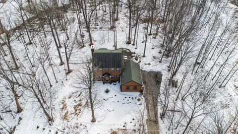 $779,900 | 13737 North Lake Shore Drive, Mequon, WI 53097