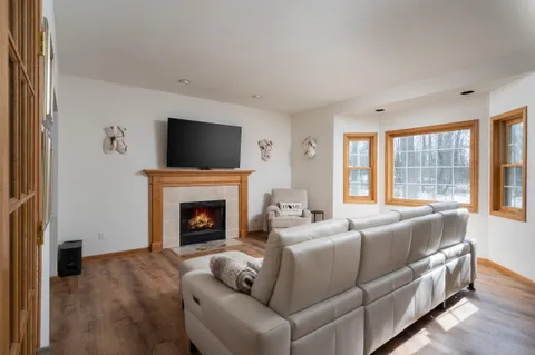 $779,900 | 13737 North Lake Shore Drive, Mequon, WI 53097