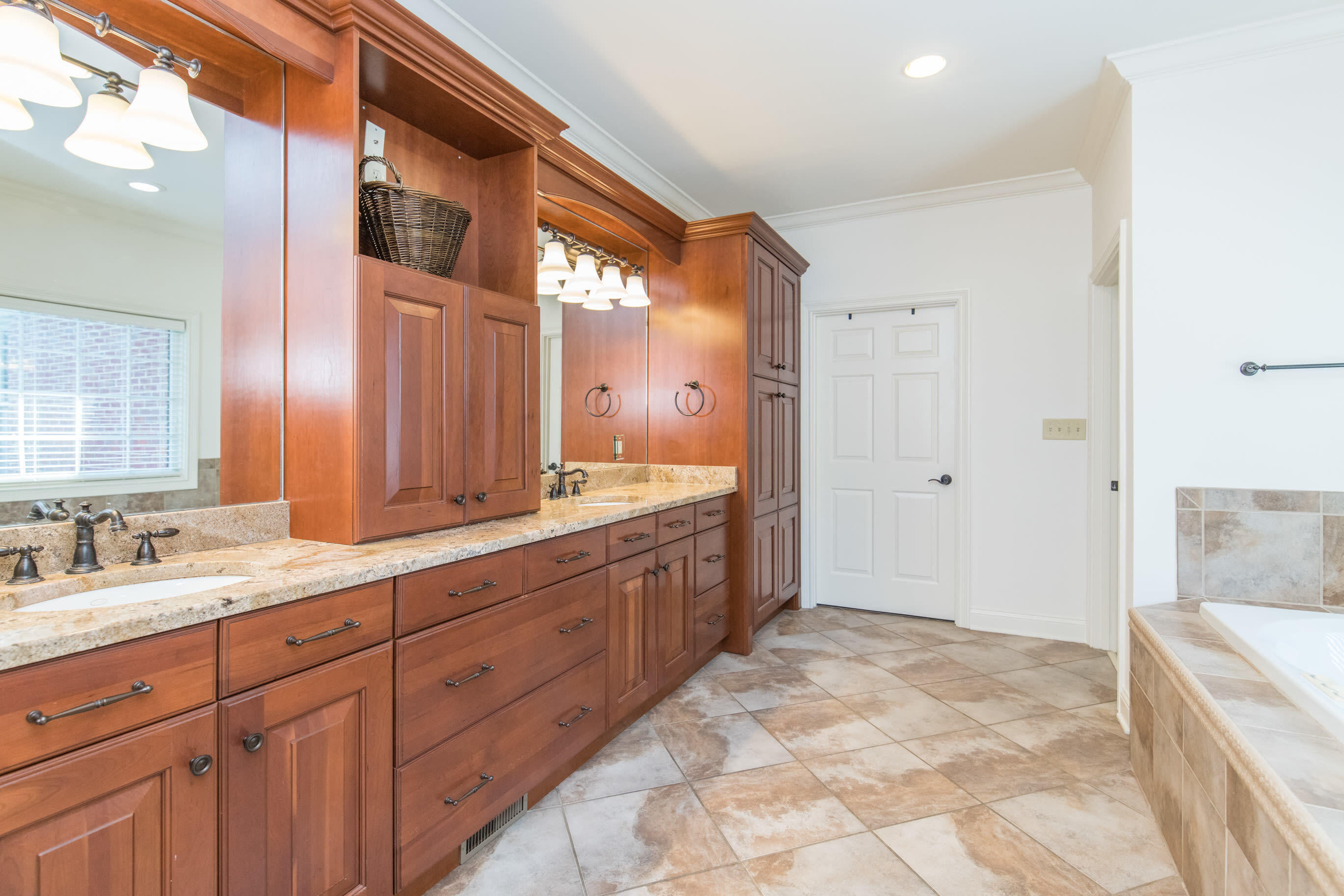 208 Clinton Road Lexington, KY 40502 - Photo 30 of 72 20220712-208-Clinton-Rd--059