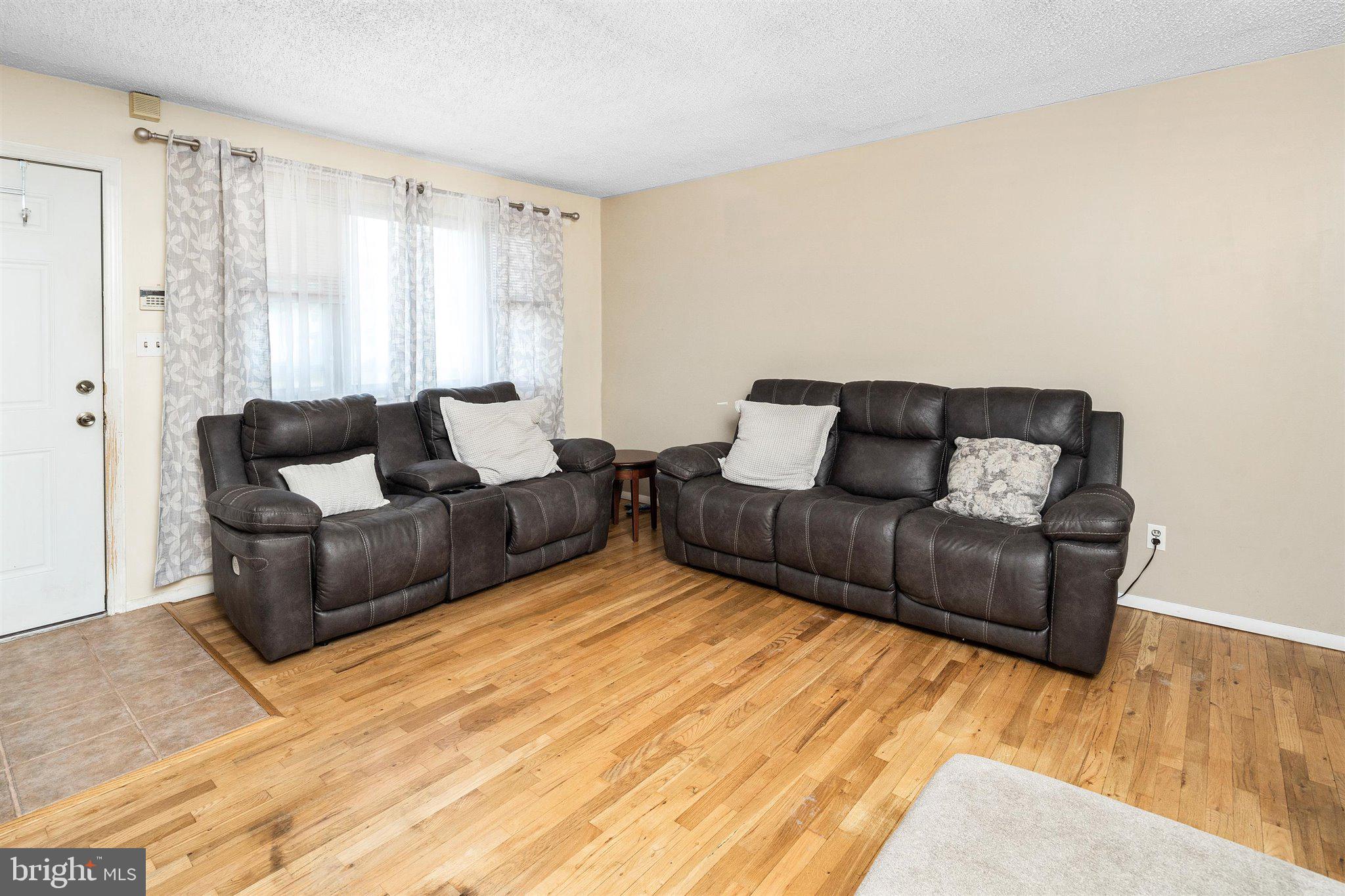 16 Glendon Road Hamilton, NJ 08610 - Photo 3 of 26
