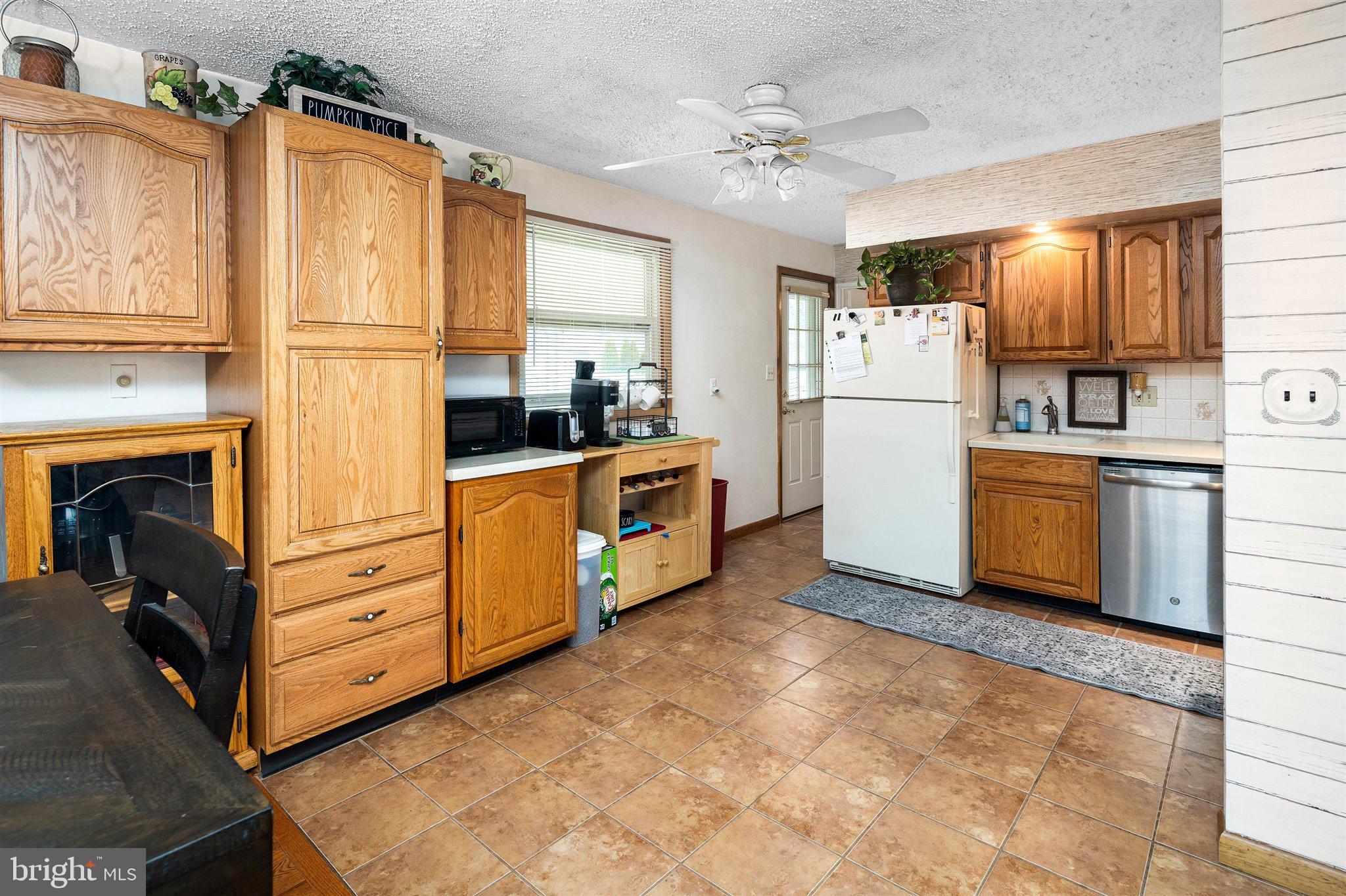 16 Glendon Road Hamilton, NJ 08610 - Photo 5 of 26
