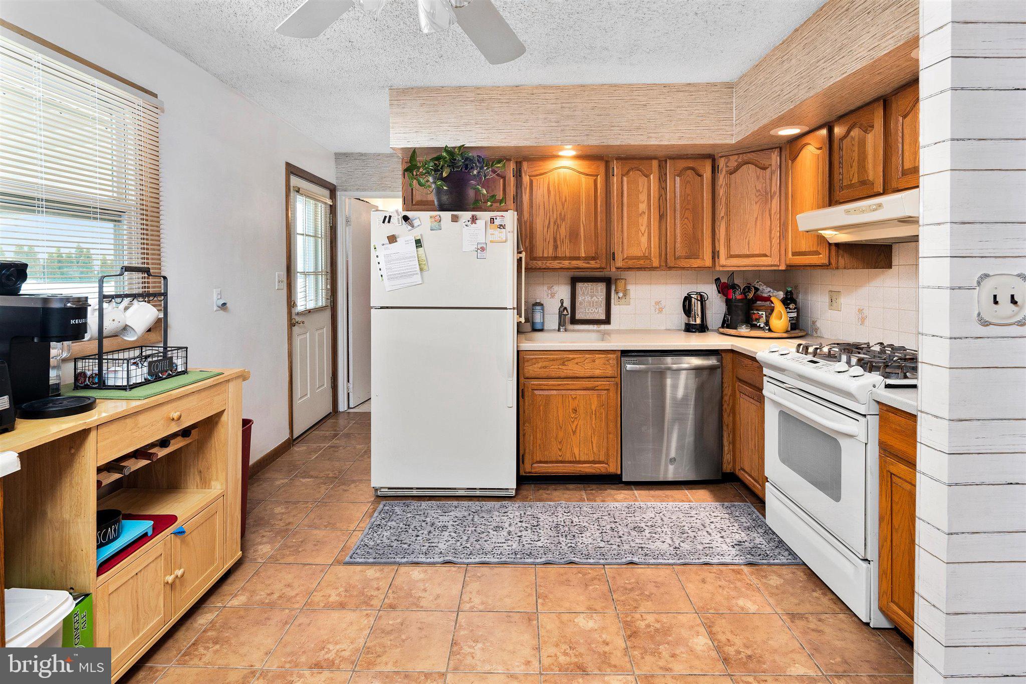16 Glendon Road Hamilton, NJ 08610 - Photo 6 of 26