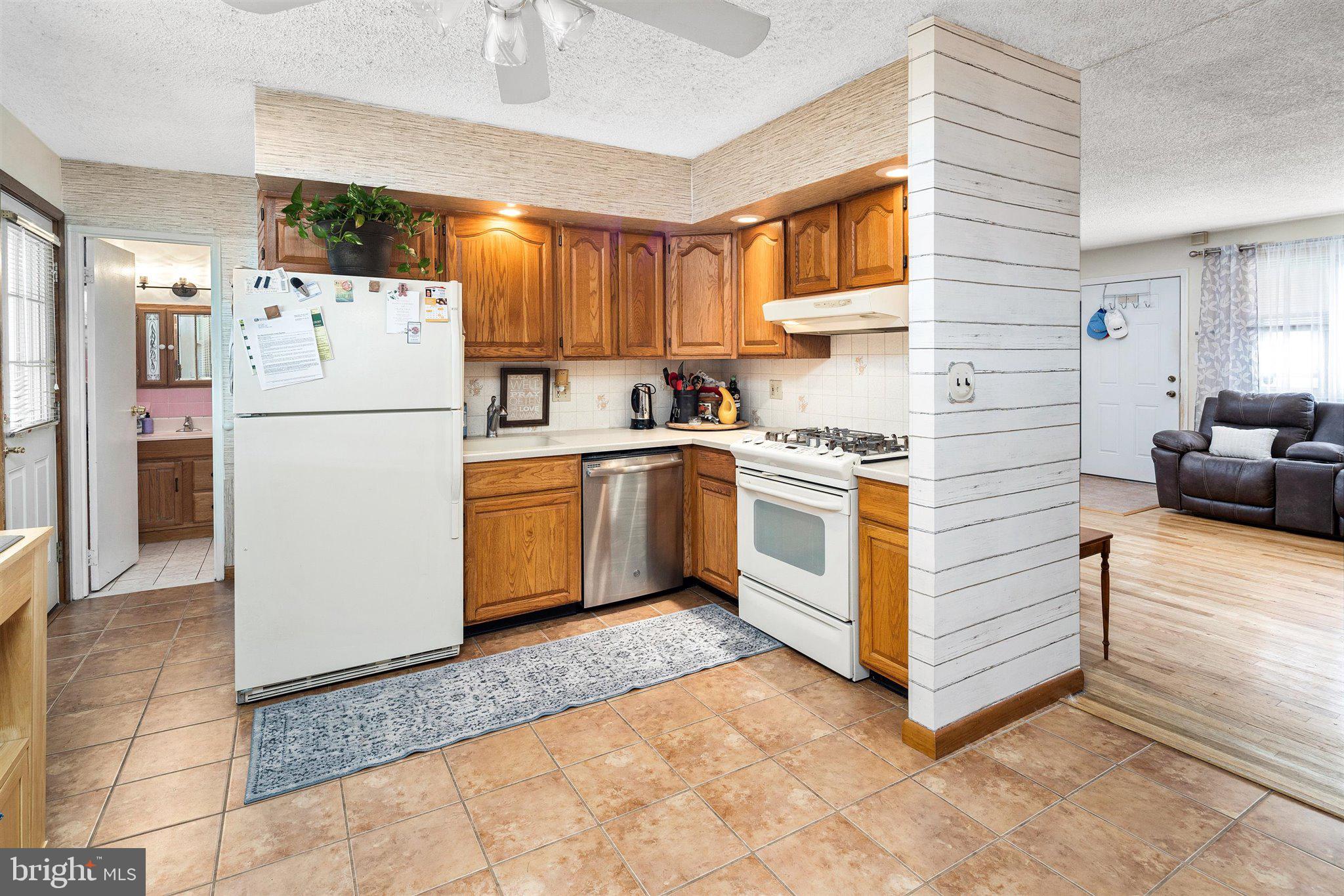 16 Glendon Road Hamilton, NJ 08610 - Photo 7 of 26