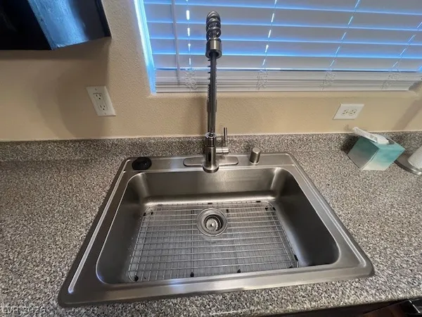 $1,695 | 2000 Quartz Cliff Street, Unit 202, Las Vegas, NV 89117