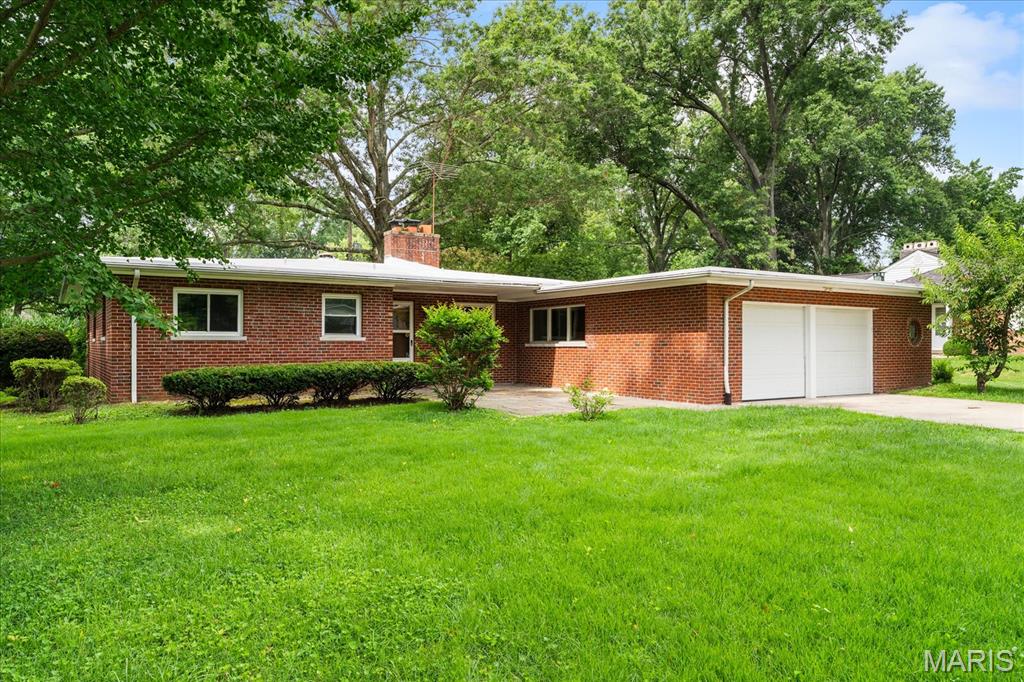 28 Shady Lane Belleville, IL 62221 - Photo 1 of 36
