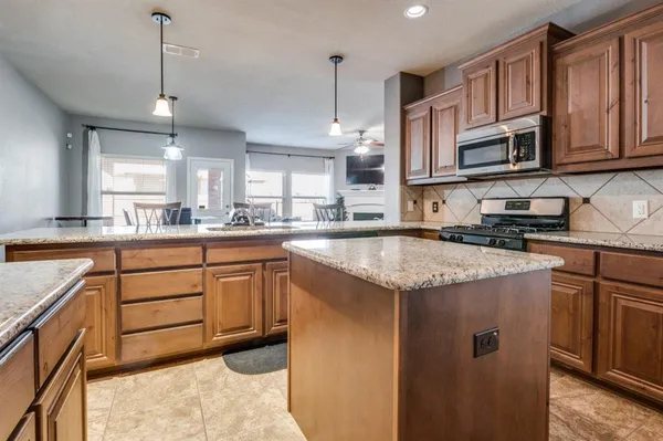 $2,500 | 5109 Glen Meadow Drive, Arlington, TX 76001