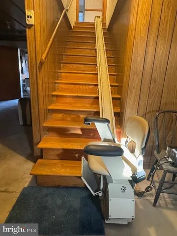 a view of entryway and hall