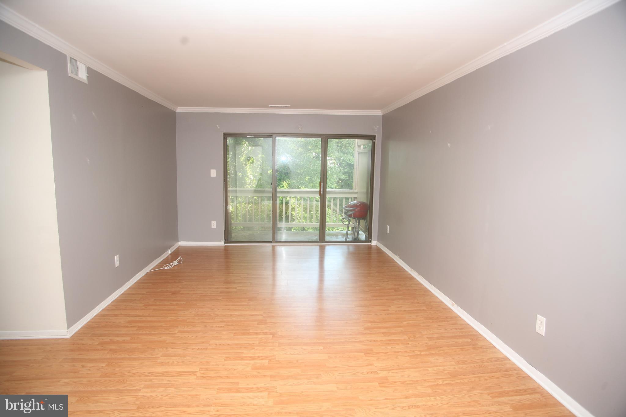 5818 Royal Ridge Drive, Unit Q Springfield, VA 22152 - Photo 2 of 11 Living Room