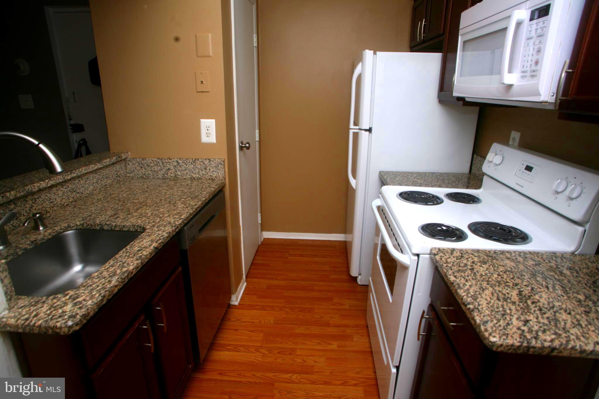 5818 Royal Ridge Drive, Unit Q Springfield, VA 22152 - Photo 4 of 11 Kitchen