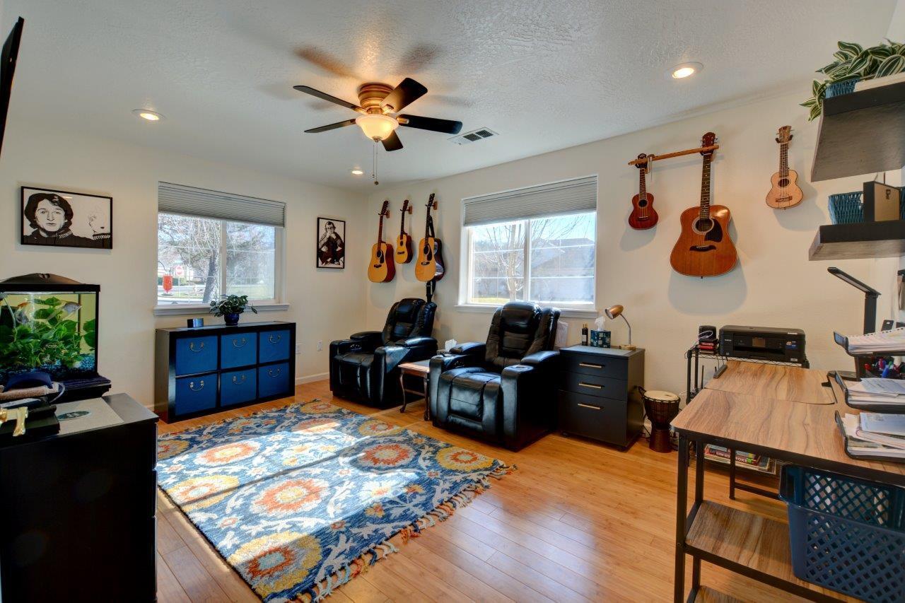 1087 Coral Ridge Eagle Point, OR 97524 - Photo 33 of 51 29