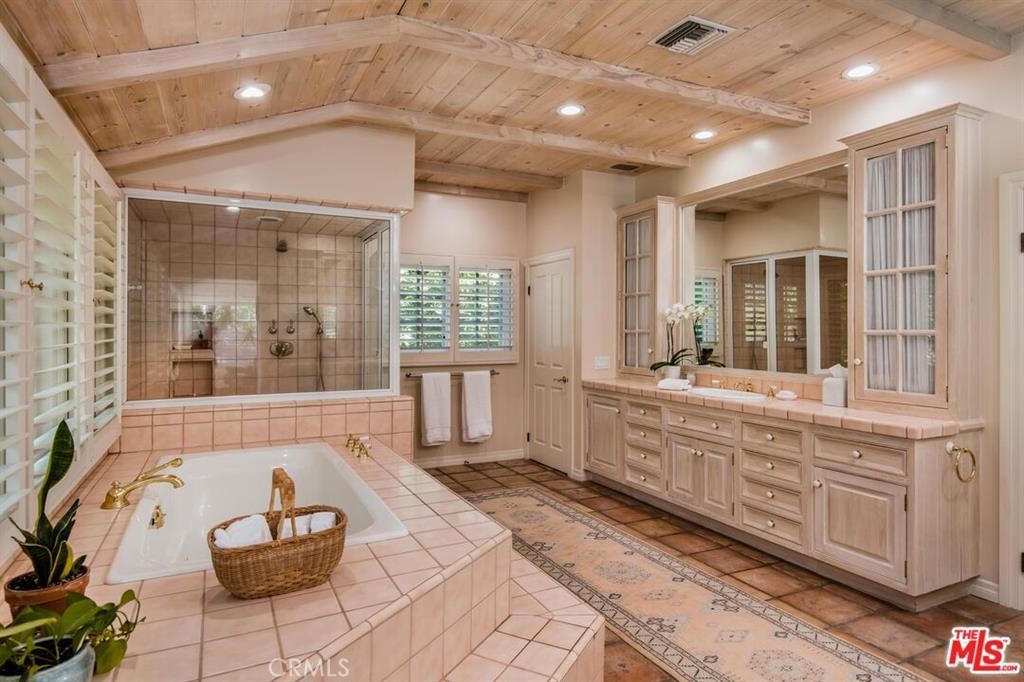 5255 Round Meadow Road Hidden Hills, CA 91302 - Photo 10 of 18 Gallery Image 10