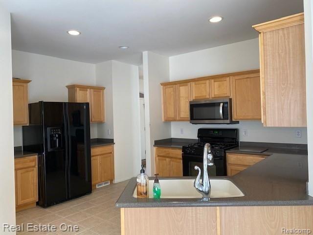 2193 Lagoon Drive Rochester Hills, MI 48309 - Photo 6 of 24