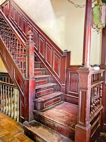 a view of entryway with bathroom