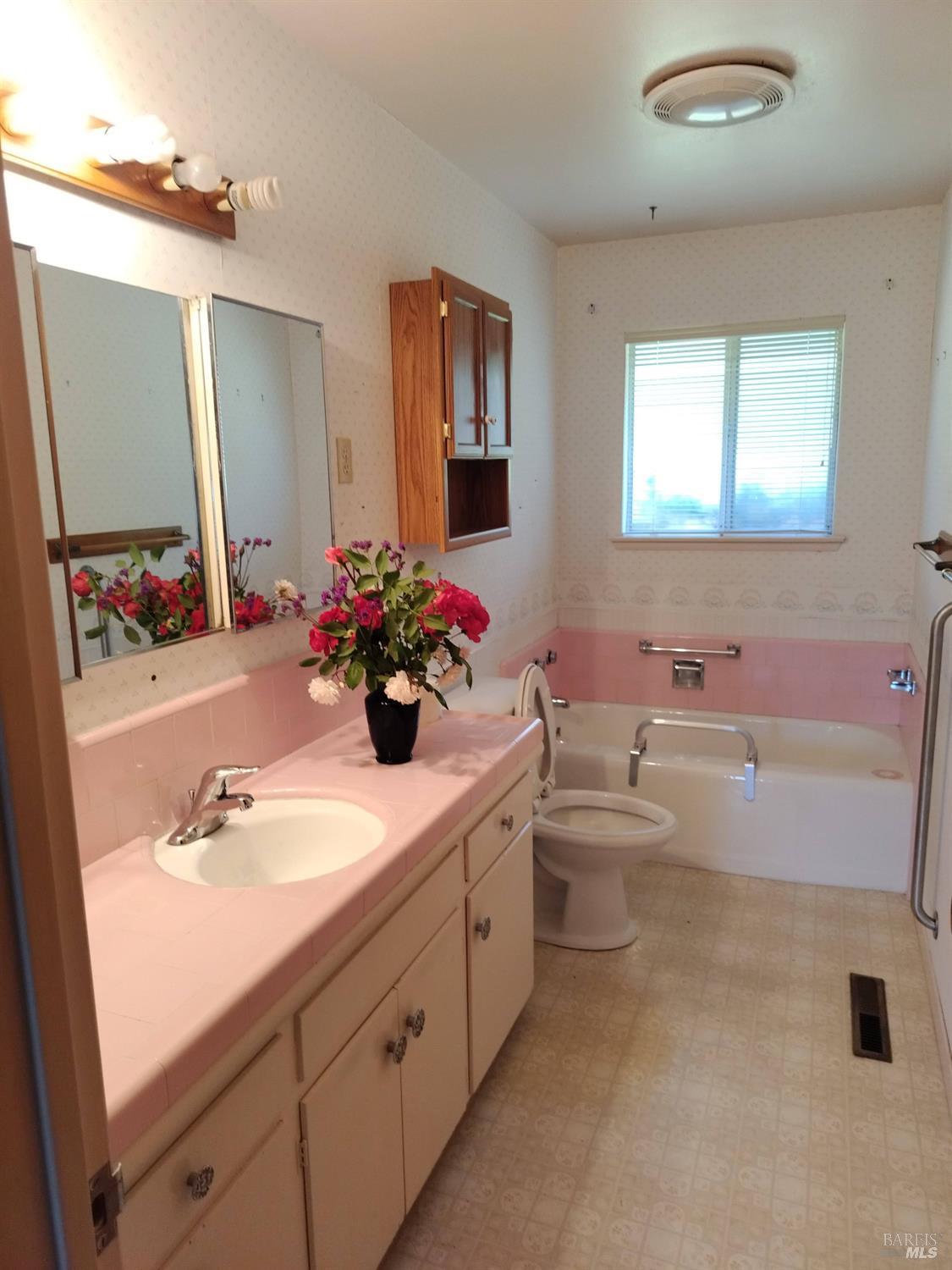 7149 Lynch Road Sebastopol, CA 95472 - Photo 12 of 25 a bathroom with a double vanity sink mirror and bathtub