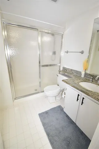 $2,000 | 896 North Federal Highway, Unit 331, Lantana, FL 33462