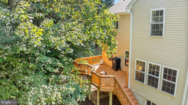 a view of house with backyard