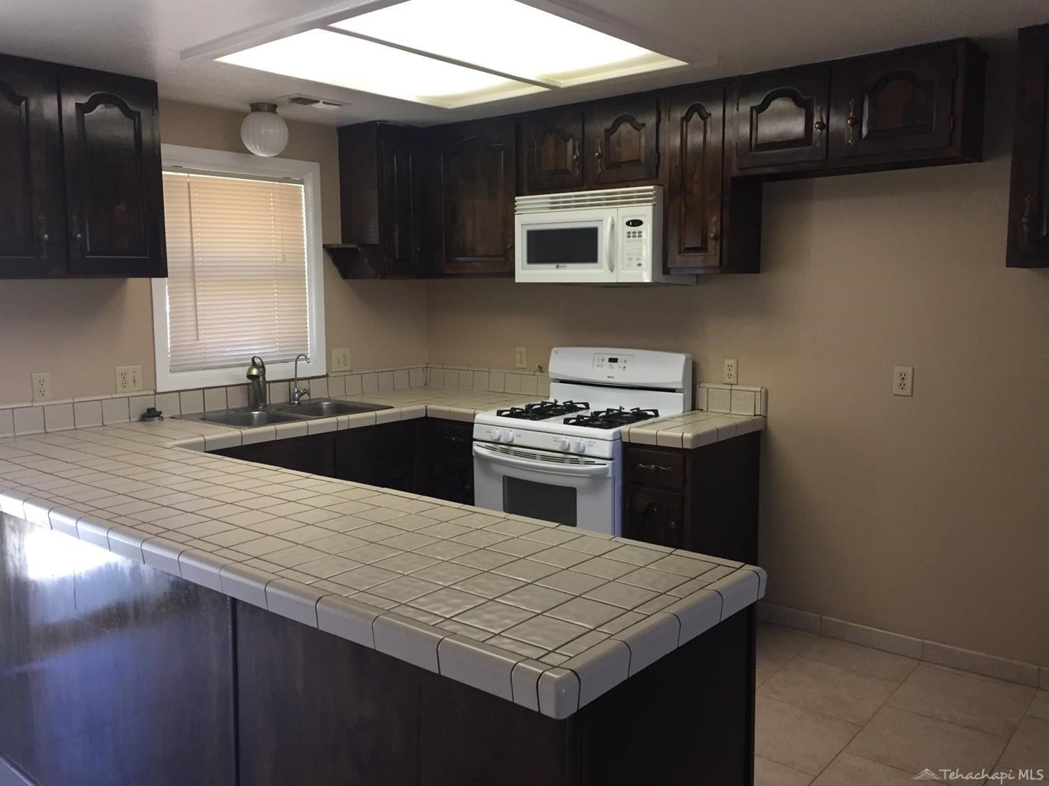26101 Bear Valley Road Tehachapi, CA 93561 - Photo 5 of 24 Gallery Image 5