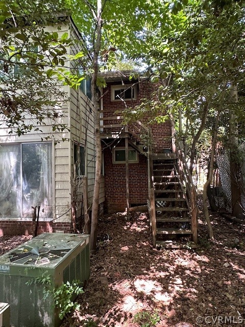 3423 Stuart Avenue Richmond, VA 23221 - Photo 6 of 9 a front view of a house with garden