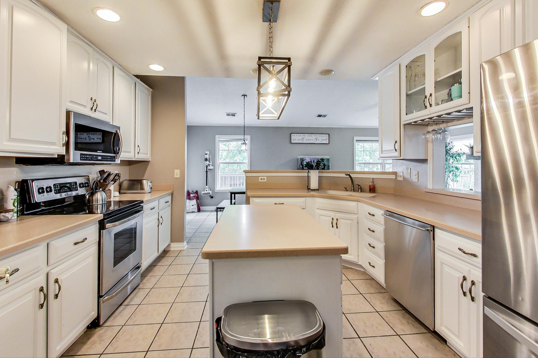 4703 Common View Circle Indianapolis, IN 46220 - Photo 9 of 41
