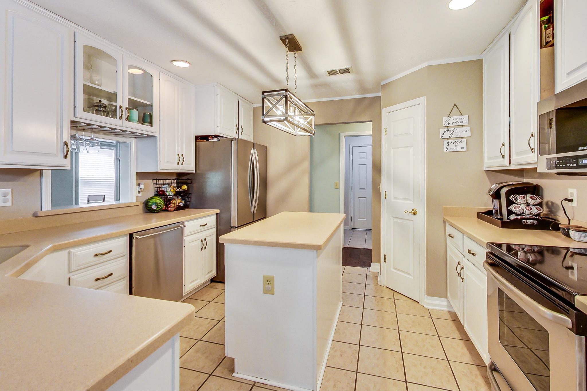 4703 Common View Circle Indianapolis, IN 46220 - Photo 10 of 41