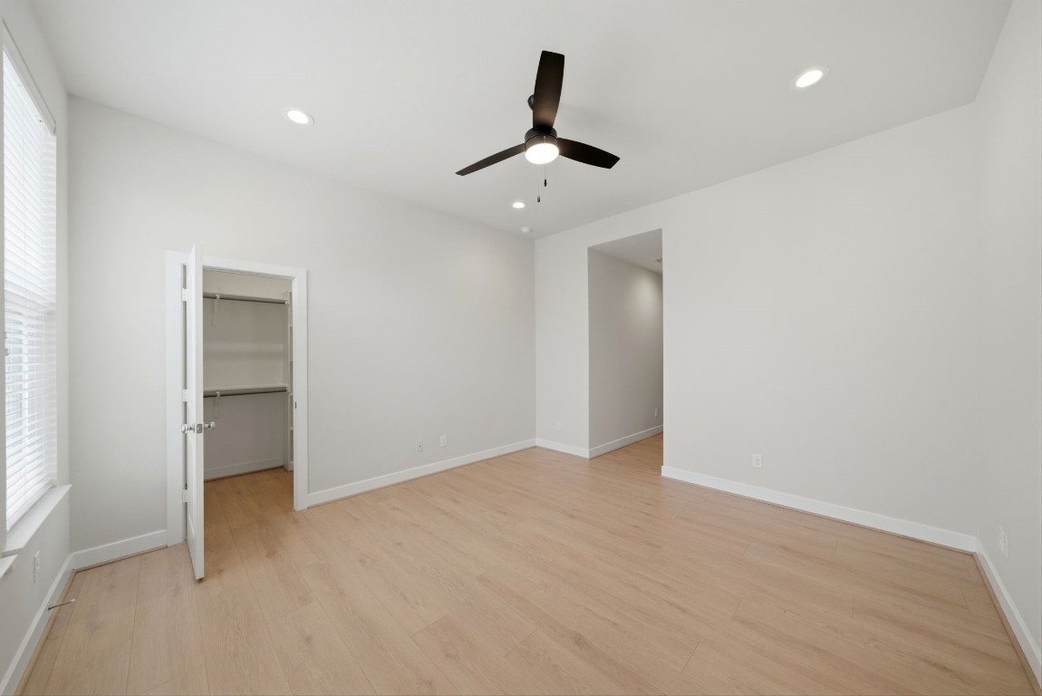5906 Jasper Jones Way Houston, TX 77091 - Photo 14 of 22 an empty room with ceiling fan and window