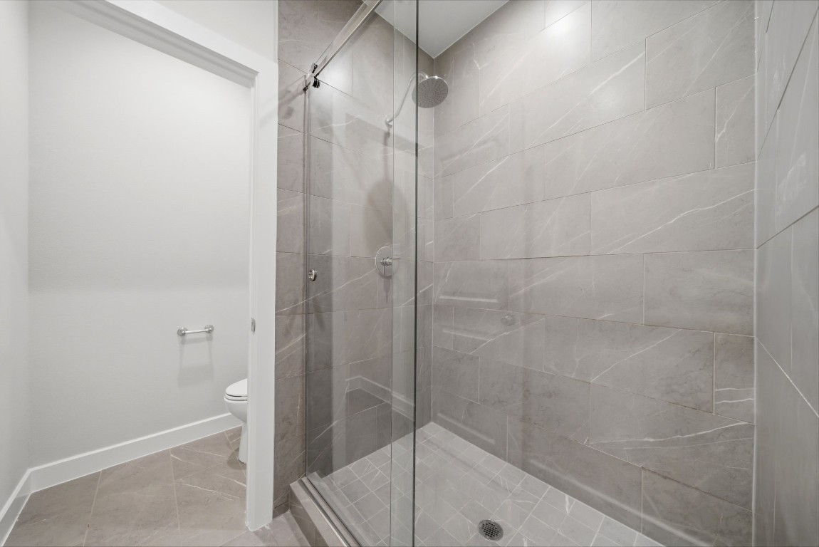 5906 Jasper Jones Way Houston, TX 77091 - Photo 19 of 22 a bathroom with a shower