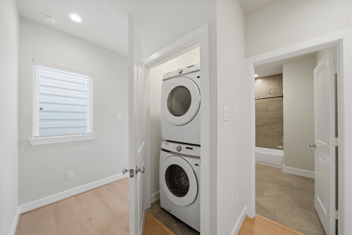 5906 Jasper Jones Way Houston, TX 77091 - Photo 21 of 22 a utility room with dryer and washer